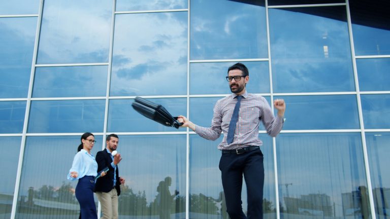 El maletín del comercial perfecto: qué llevar siempre en tus visitas